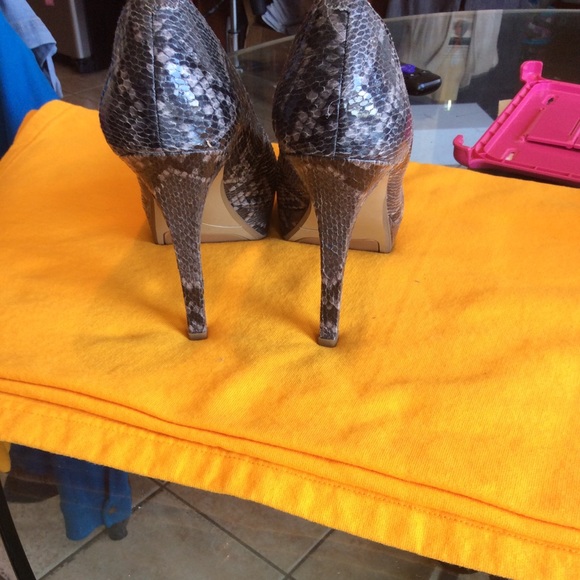 Nine West Black/Grey Hope Floats Faux Snakeskin Platform Heels Size 9M, Used - Picture 9 of 13